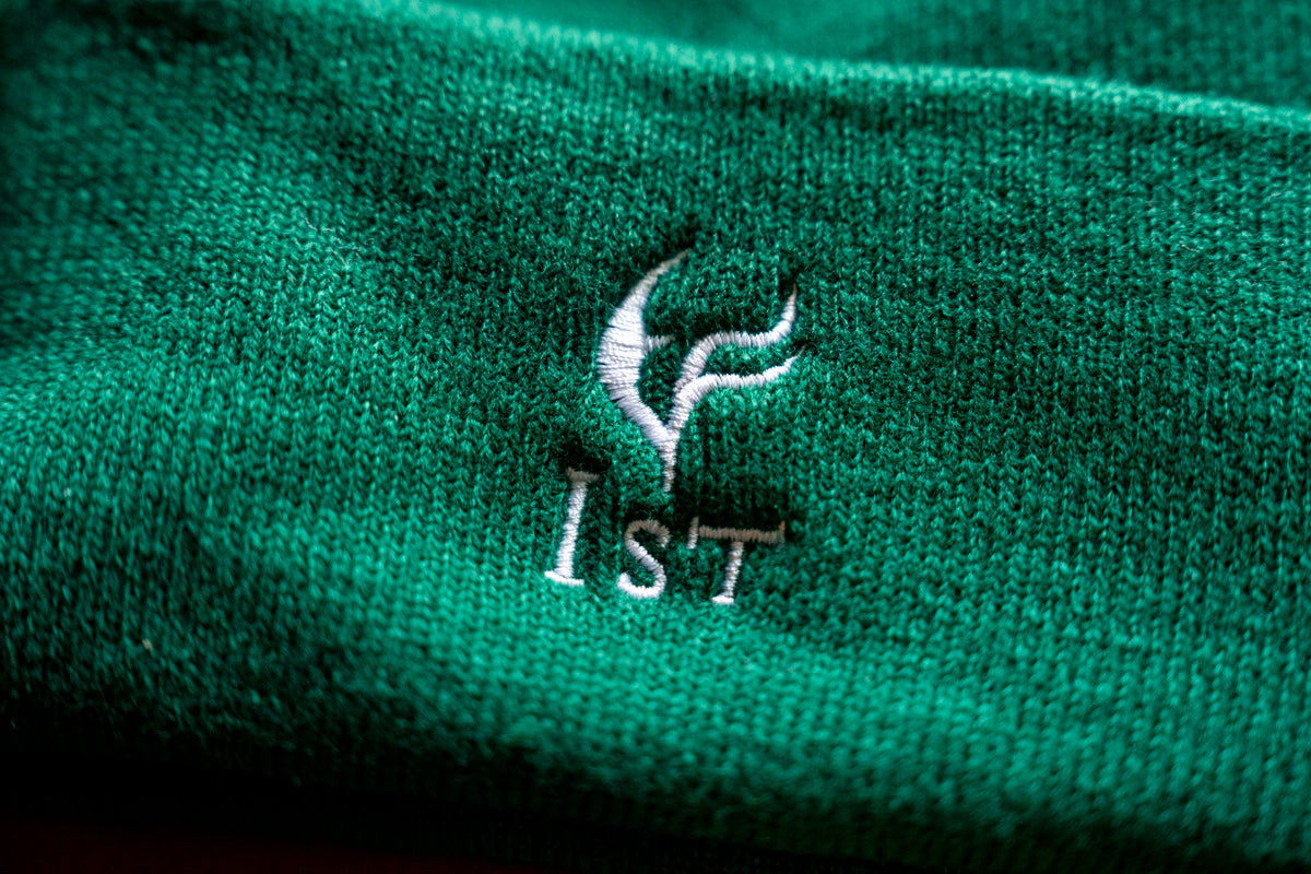 'Ist'ed HARLEQUIN CREST, Embroidered Unique Shako - Stylish Green Beanie for Every D2R Ladder Season