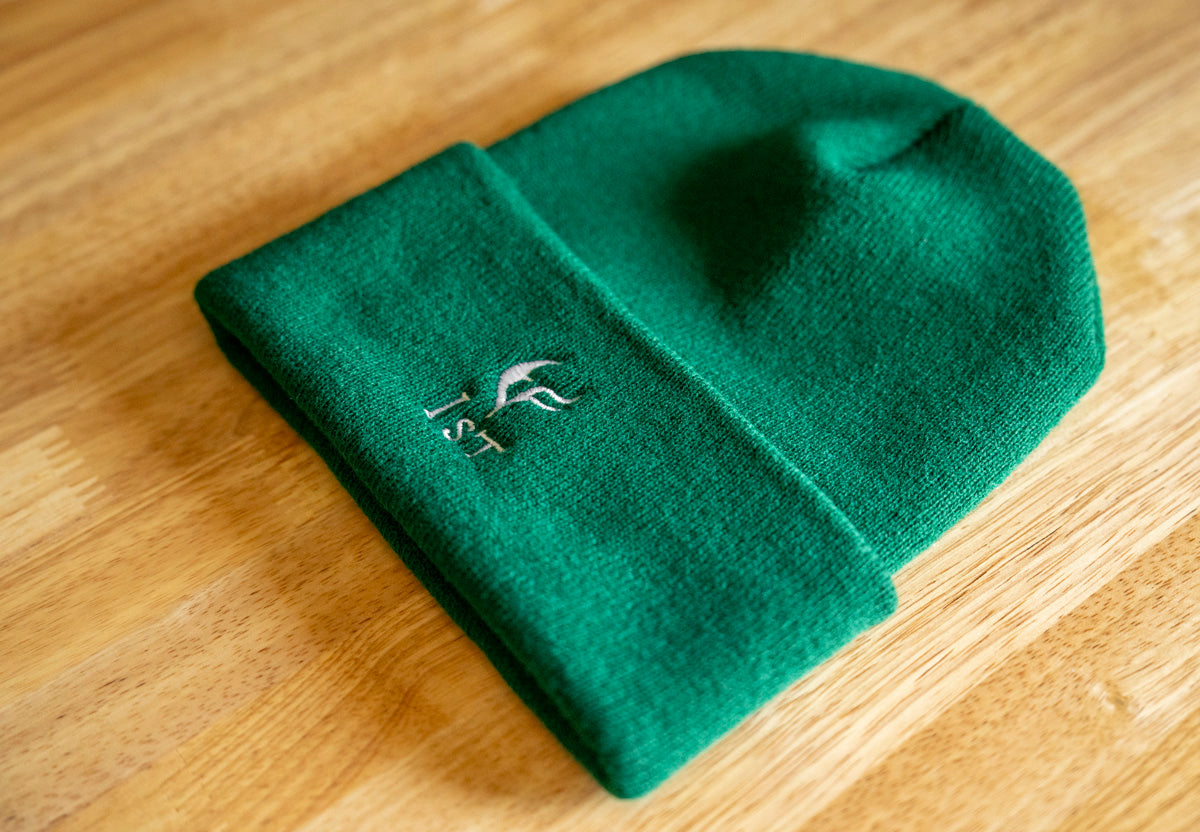 'Ist'ed HARLEQUIN CREST, Embroidered Unique Shako - Stylish Green Beanie for Every D2R Ladder Season